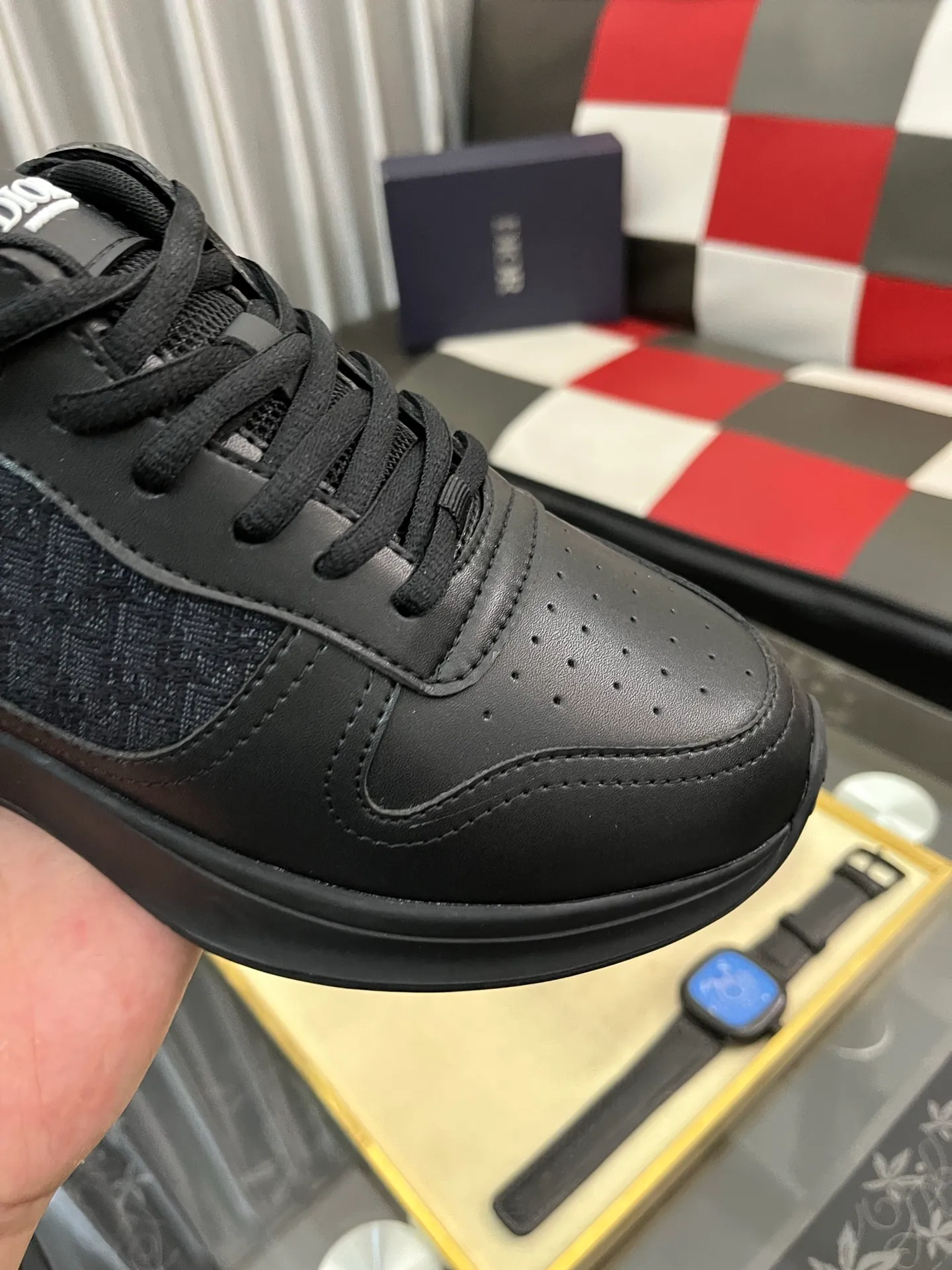 Men's shoes💰: 380⌚️⌚️[Dior] Dior's new men's genuine leather casual shoes, the highest version on the market, any comparison is welcome🆚! The original leather has excellent texture and is super high-end! Fetal sheep net lining imported from Italy, removable pad! Luxurious materials and fine workmanship, highly recommended! Code number: 38-445️⃣Colors available